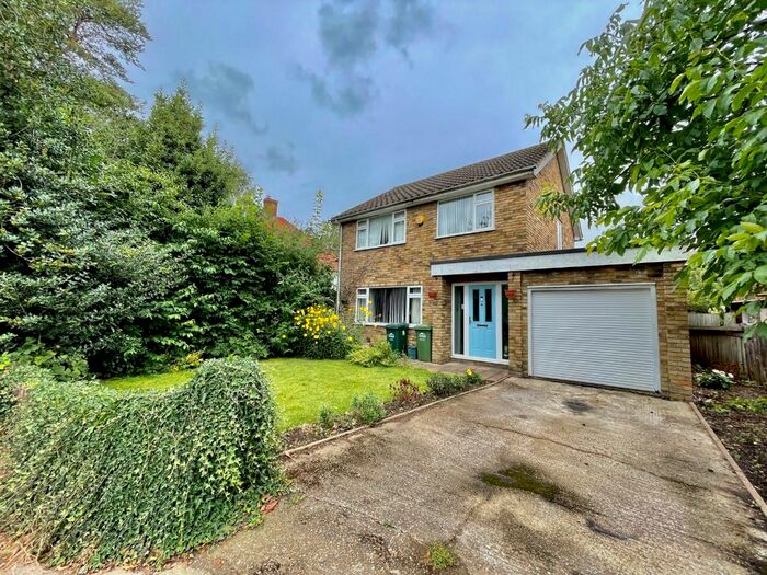 3 Bedroom Detached House To Rent In Gaston Way, Shepperton, TW17