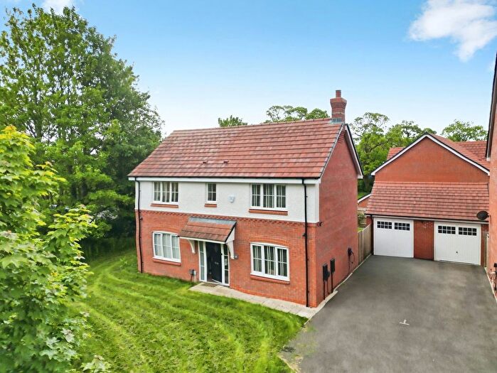4 Bedroom Detached House For Sale In Wade Close, Stoughton Park, Oadby, LE2