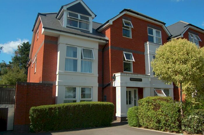 2 Bedroom Flat To Rent In School Lane, Egham, TW20