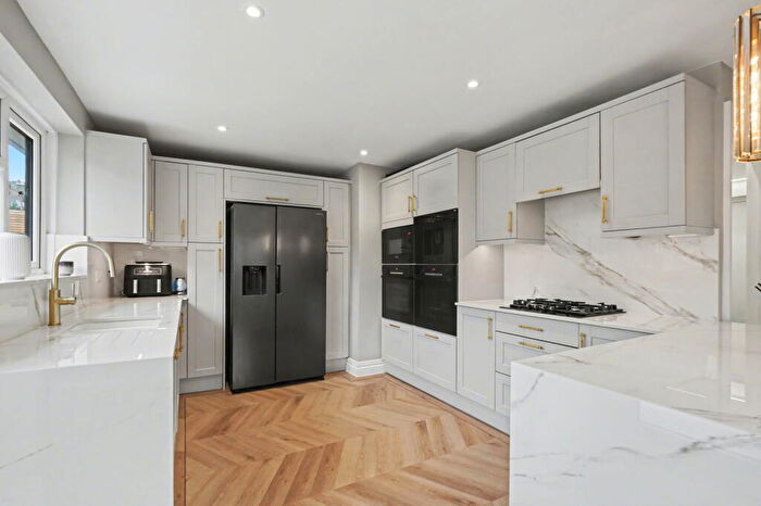 2 Bedroom Detached House For Sale In Essex Road, Halling, Rochester, ME2