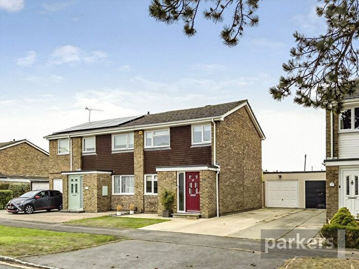 3 Bedroom Semi-Detached House For Sale In Dovetrees, Carterton, Oxfordshire, OX18