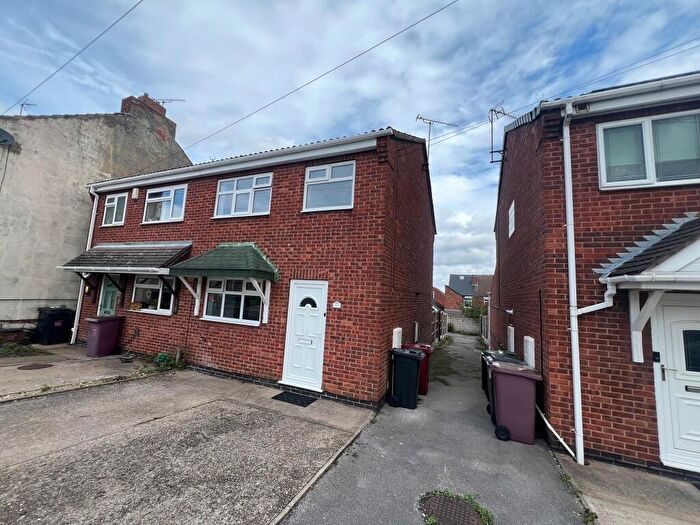 3 Bedroom Semi Detached House To Rent In Albert Street, DE55