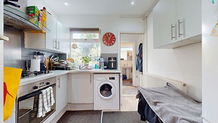 1 Bedroom Flat For Sale In Connell Crescent, London, W5