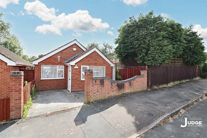 2 Bedroom Detached Bungalow For Sale In Hardie Crescent, Leicester, LE3