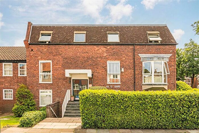 1 Bedroom Flat For Sale In Teddington Park Road, Teddington, TW11