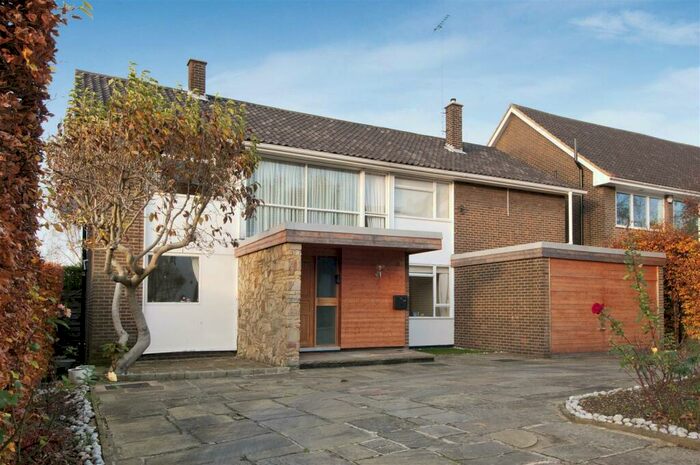 5 Bedroom Detached House To Rent In Neville Drive, Hampstead Garden Suburb, N2