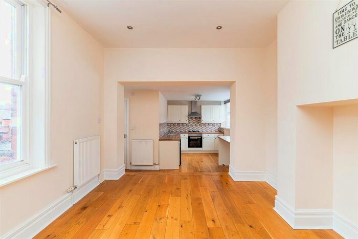 2 Bedroom Flat To Rent In Tunstall Vale, Sunderland, Tyne And Wear, SR2