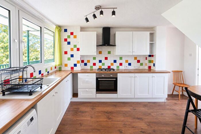 3 Bedroom Flat To Rent In Chedworth House, West Green Road, Tottenham, London, N15