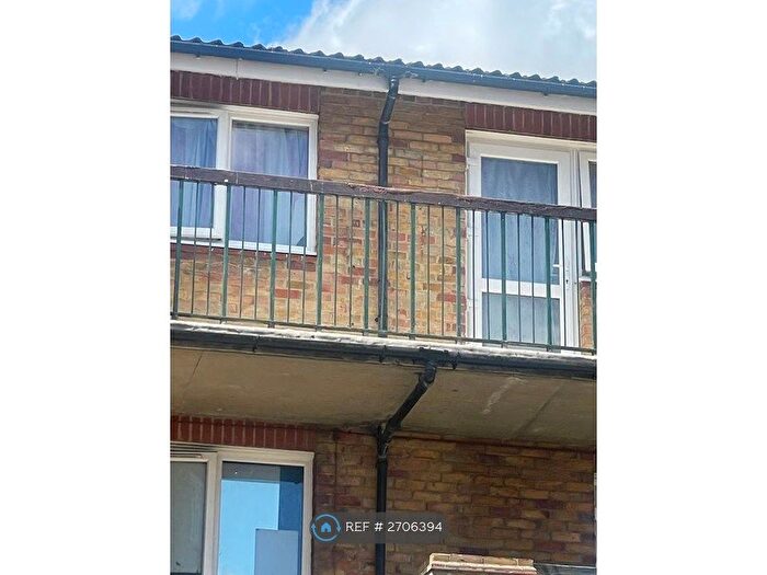 1 Bedroom Flat To Rent In Wesley Close, London, SE17