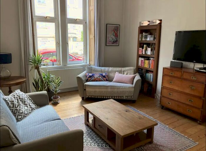 2 Bedroom Flat To Rent In Caledonian Crescent, Edinburgh, EH11