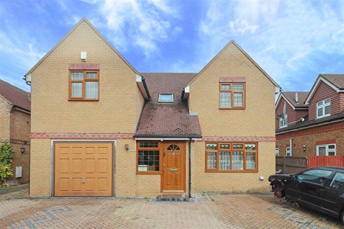 4 Bedroom Detached House For Sale In Poplar Road, Denham, UB9