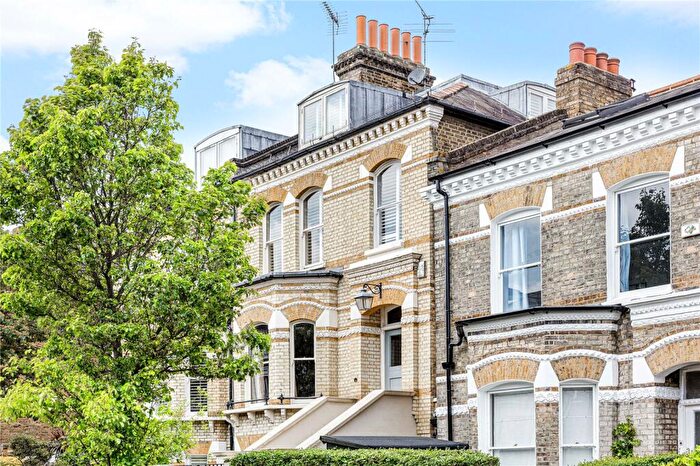 5 Bedroom Terraced House To Rent In Salcott Road, Between The Commons, SW11