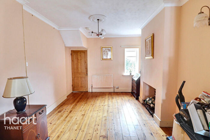 2 Bedroom Semi-Detached House For Sale In Beacon Road, Broadstairs, CT10