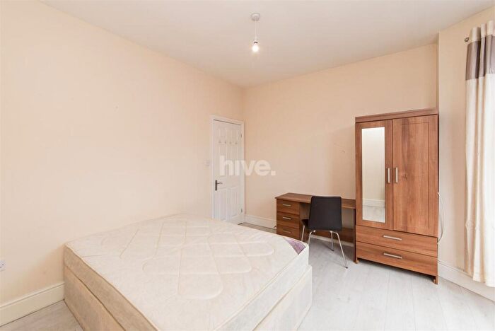 3 Bedroom Flat To Rent In Trewhitt Road, Heaton, Newcastle Upon Tyne, NE6