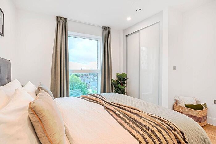 2 Bedroom Flat To Rent In Uncle Colindale, Edgware, London, NW9