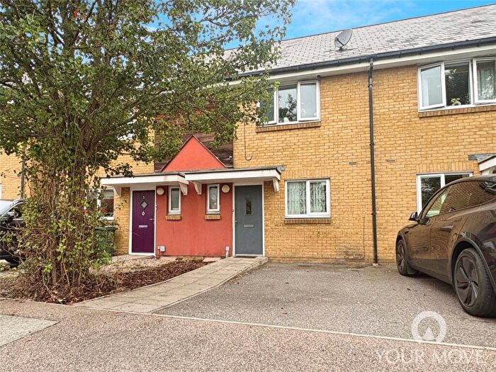 2 Bedroom Terraced House For Sale In Snowden Hill, Northfleet, Gravesend, Kent, DA11