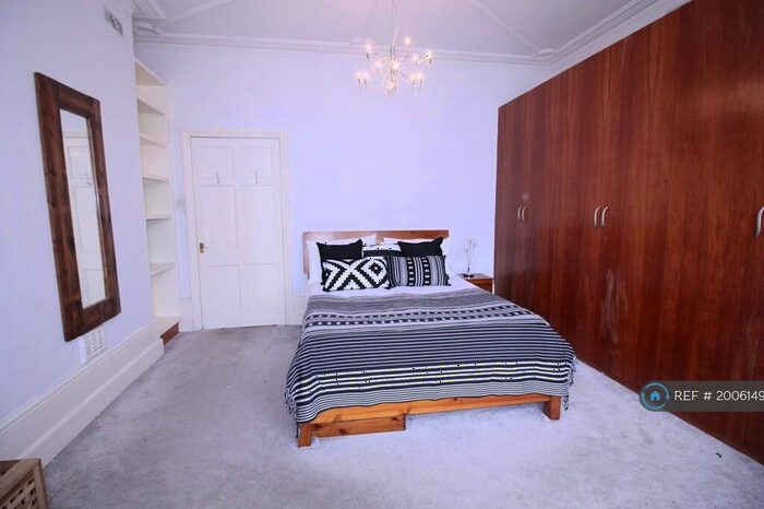 1 Bedroom Flat To Rent In Vanbrugh Hill, London, SE3