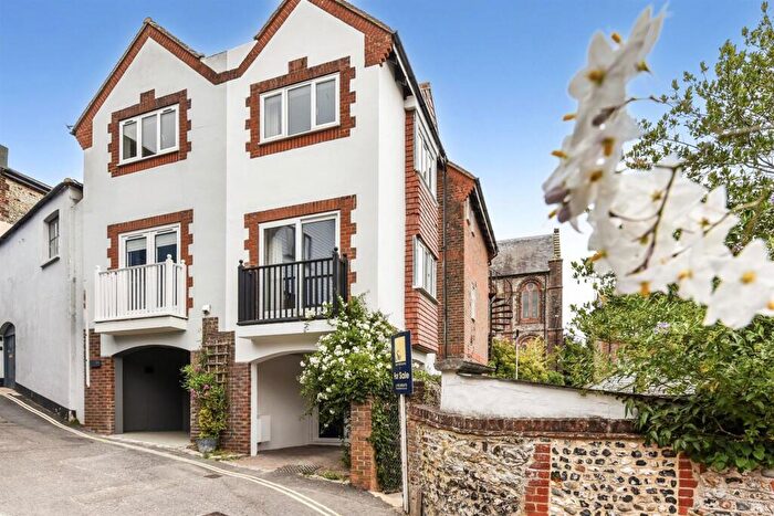 3 Bedroom End Of Terrace House For Sale In Brewery Hill, Arundel, BN18