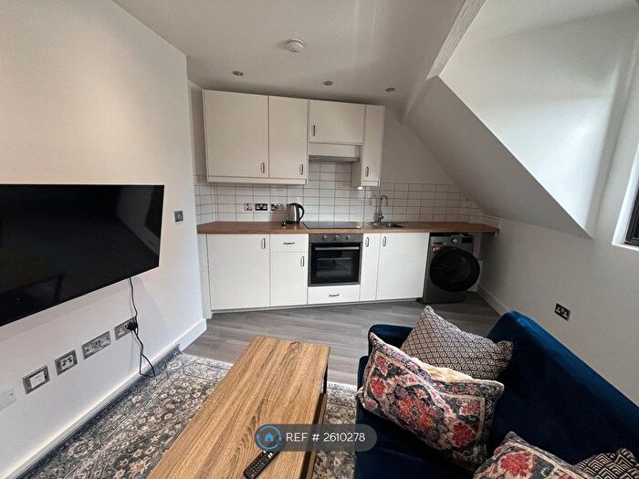 1 Bedroom Flat To Rent In New Briggate, Leeds, LS2