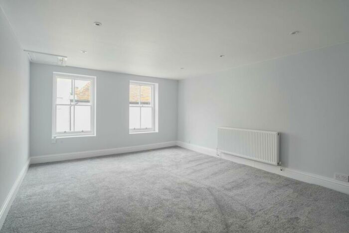1 Bedroom Flat To Rent In Church Street, Folkestone, CT20