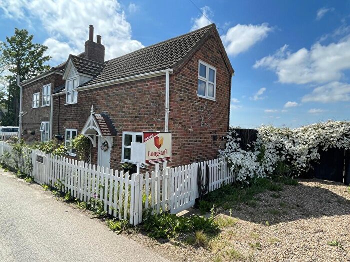 2 Bedroom Semi-Detached House For Sale In Hocklesgate, Fleet, PE12