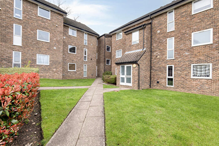 1 Bedroom Apartment For Sale In Benhill Road, Sutton, SM1