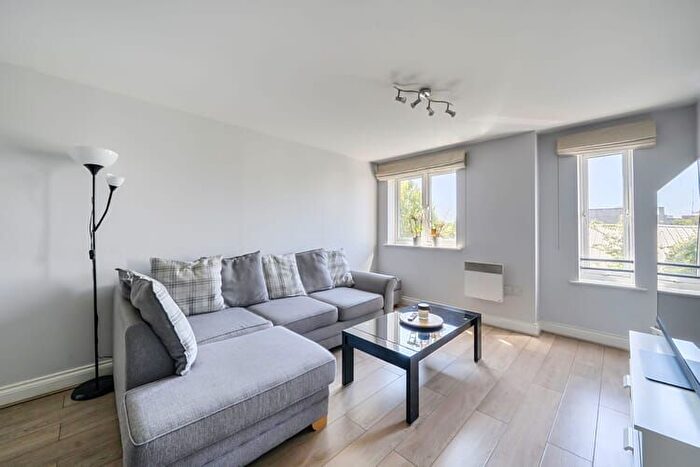 2 Bedroom Flat For Sale In Blenheim Court, Maidenhead, Berkshire, SL6