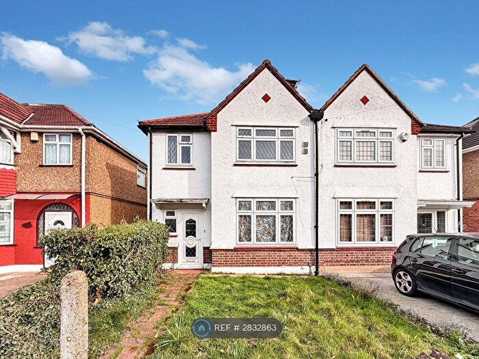4 Bedroom Semi-Detached House To Rent In Heston Avenue, Hounslow, TW5