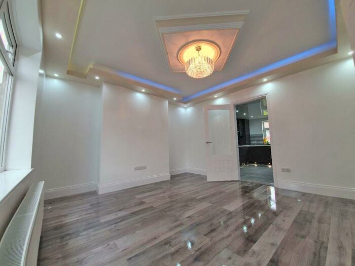 3 Bedroom SemiDetached House To Rent In Two Ball Lonnen, Fenham