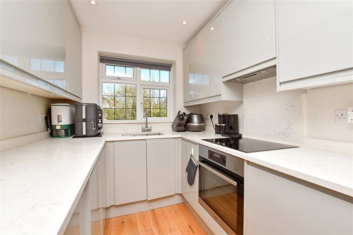 2 Bedroom Maisonette For Sale In West Hill, Epsom, Surrey, KT19