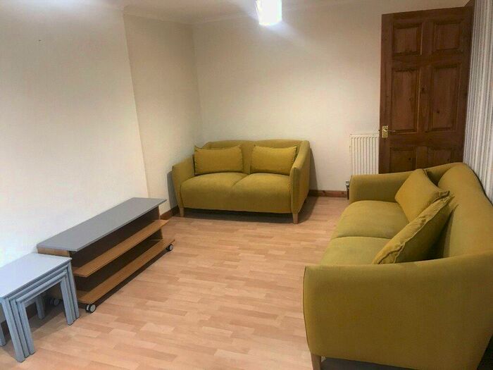 2 Bedroom Flat To Rent In Tillydrone Avenue, Tillydrone, Aberdeen, AB24