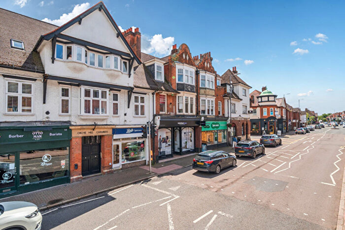 2 Bedroom Flat For Sale In Packhorse Road, Gerrards Cross, SL9