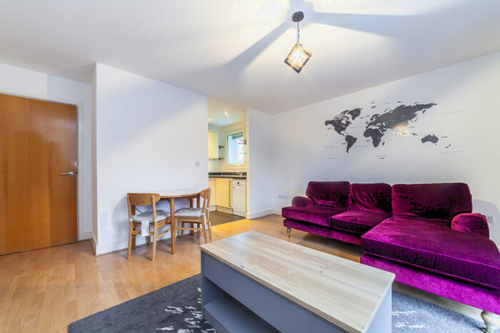 2 Bedroom Apartment To Rent In Capulet Square, London, E3