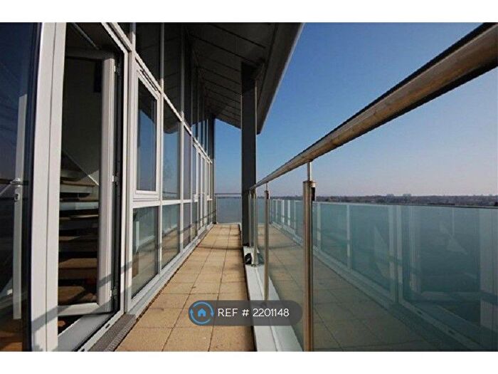 2 Bedroom Flat To Rent In Eldon Court, Romford, RM1