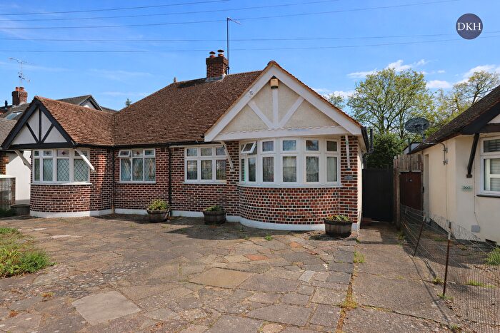 1 Bedroom Bungalow For Sale In Woodmere Avenue, Watford, Hertfordshire, WD24