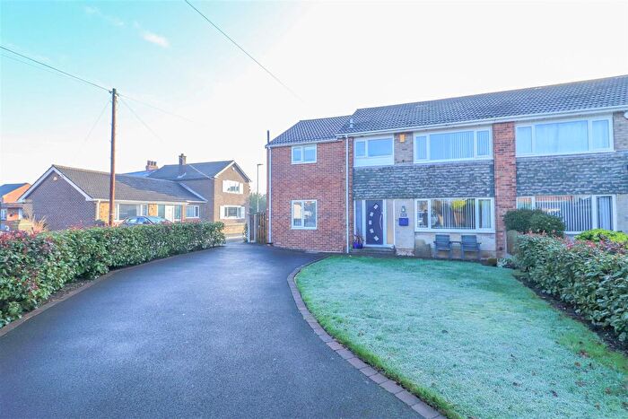 4 Bedroom Semi-Detached House For Sale In Kingsway Close, Ossett, WF5