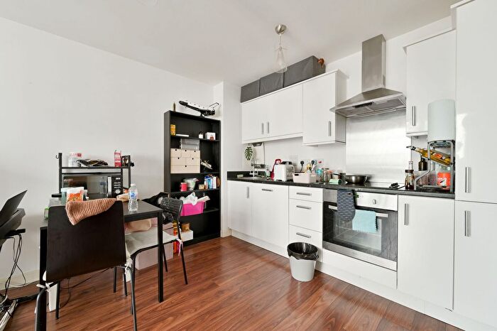 1 Bedroom Flat To Rent In Great West Quarter, Brentford, TW8