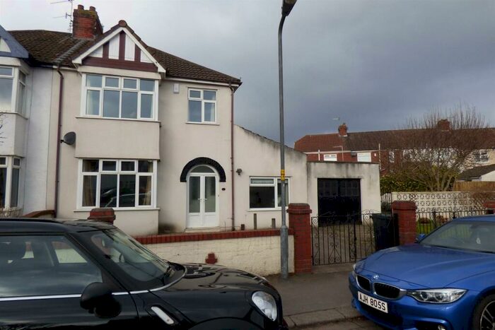 3 Bedroom Semi-Detached House To Rent In Clinton Road, Bristol, BS3