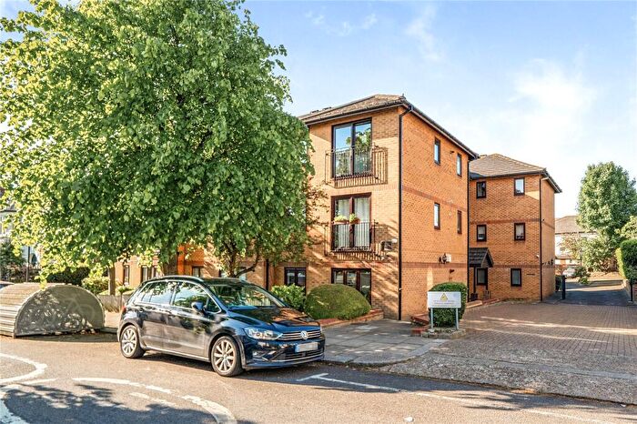 1 Bedroom Flat For Sale In Woodside Court, Stonard Road, Palmers Green, London, N13
