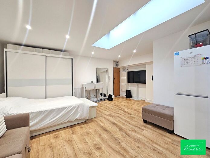 1 Bedroom Flat To Rent In Limerick Mews, London, N2