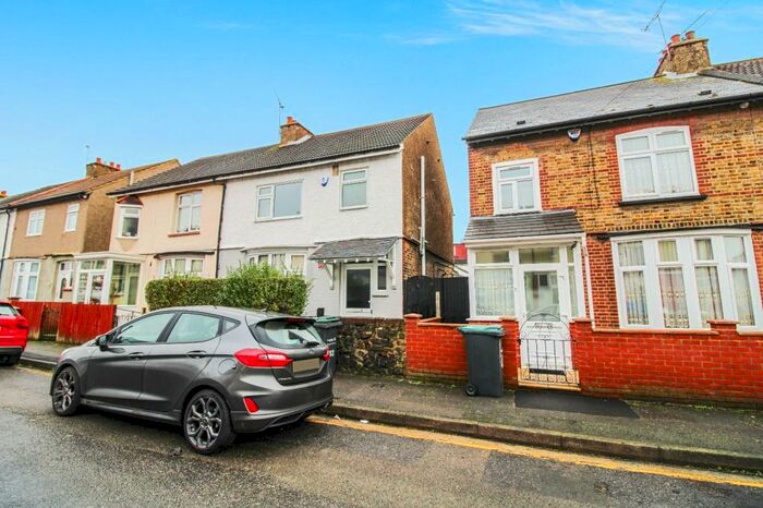4 Bedroom Semi-Detached House To Rent In Stanbrook Road, Gravesend, DA11