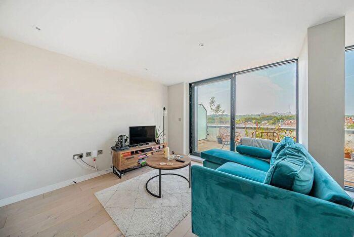 1 Bedroom Flat To Rent In Tottenham Lane, Hornsey, London, N8