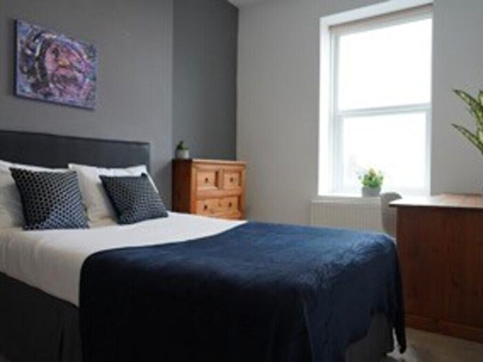 5 Bedroom Apartment To Rent In A North Friary House, PL4
