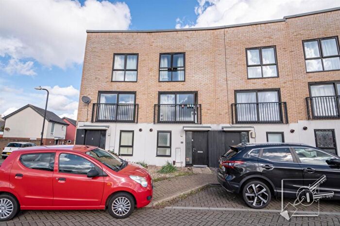 3 Bedroom House For Sale In Southfields Green, Gravesend, DA11