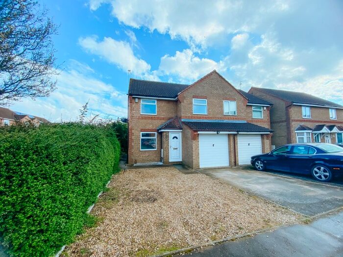 3 Bedroom Semi-Detached House To Rent In Meadenvale, Peterborough, PE1