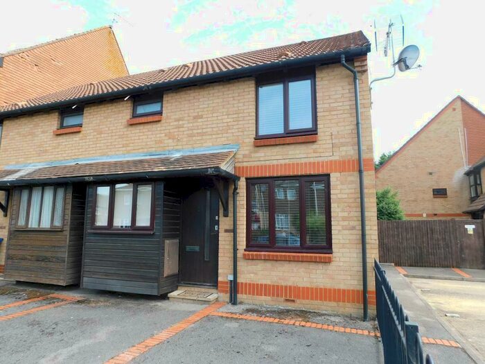 1 Bedroom End Of Terrace House To Rent In Holmlea Road, Datchet, SL3