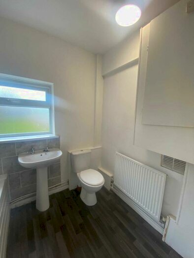 3 Bedroom Terraced House To Rent In Convamore Road, Grimsby, DN32