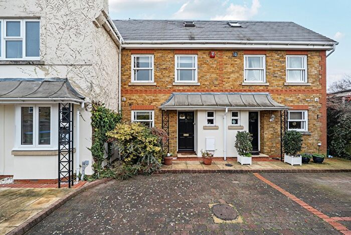 3 Bedroom Detached House For Sale In Primrose Road, Hersham, KT12