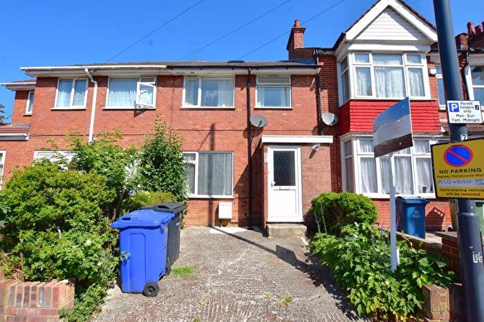 5 Bedroom Terraced House For Sale In Locket Road, Wealdstone, HA3