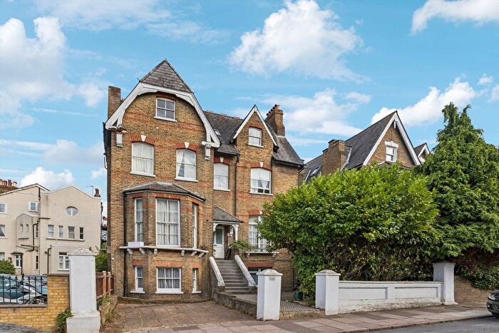 2 Bedroom Flat To Rent In Kings Road, Richmond, TW10